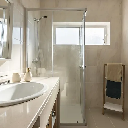 2-bedroom Terrace Flat Apartment *