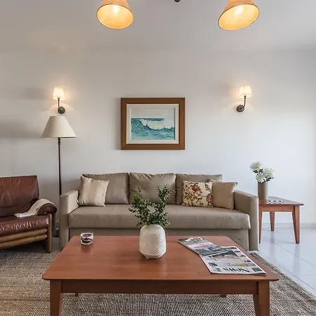 2-bedroom Terrace Flat Apartment *